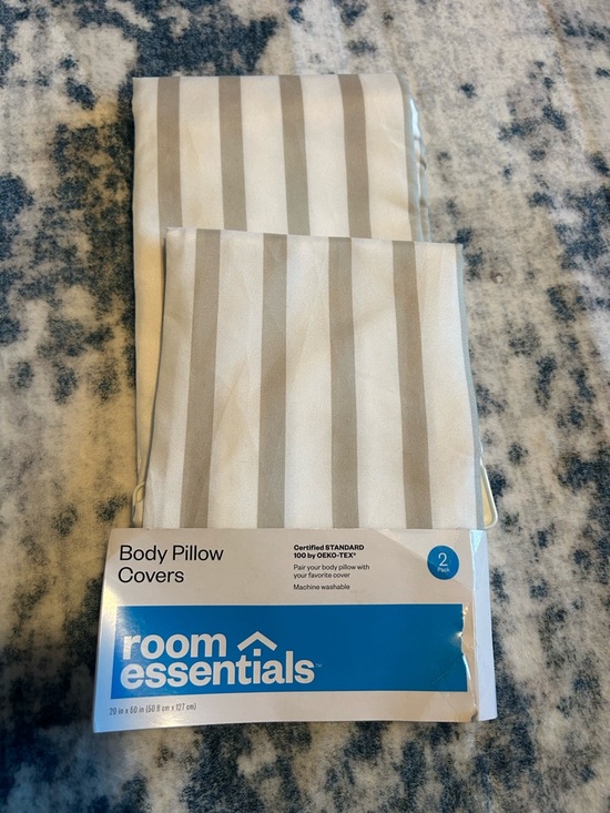 Room Essentials Other - Room Essentials • 1 Body Pillow Cover • White & Tan Pattern •